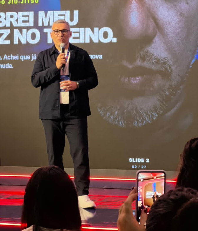 Jorge Carvalho palestrando em um evento